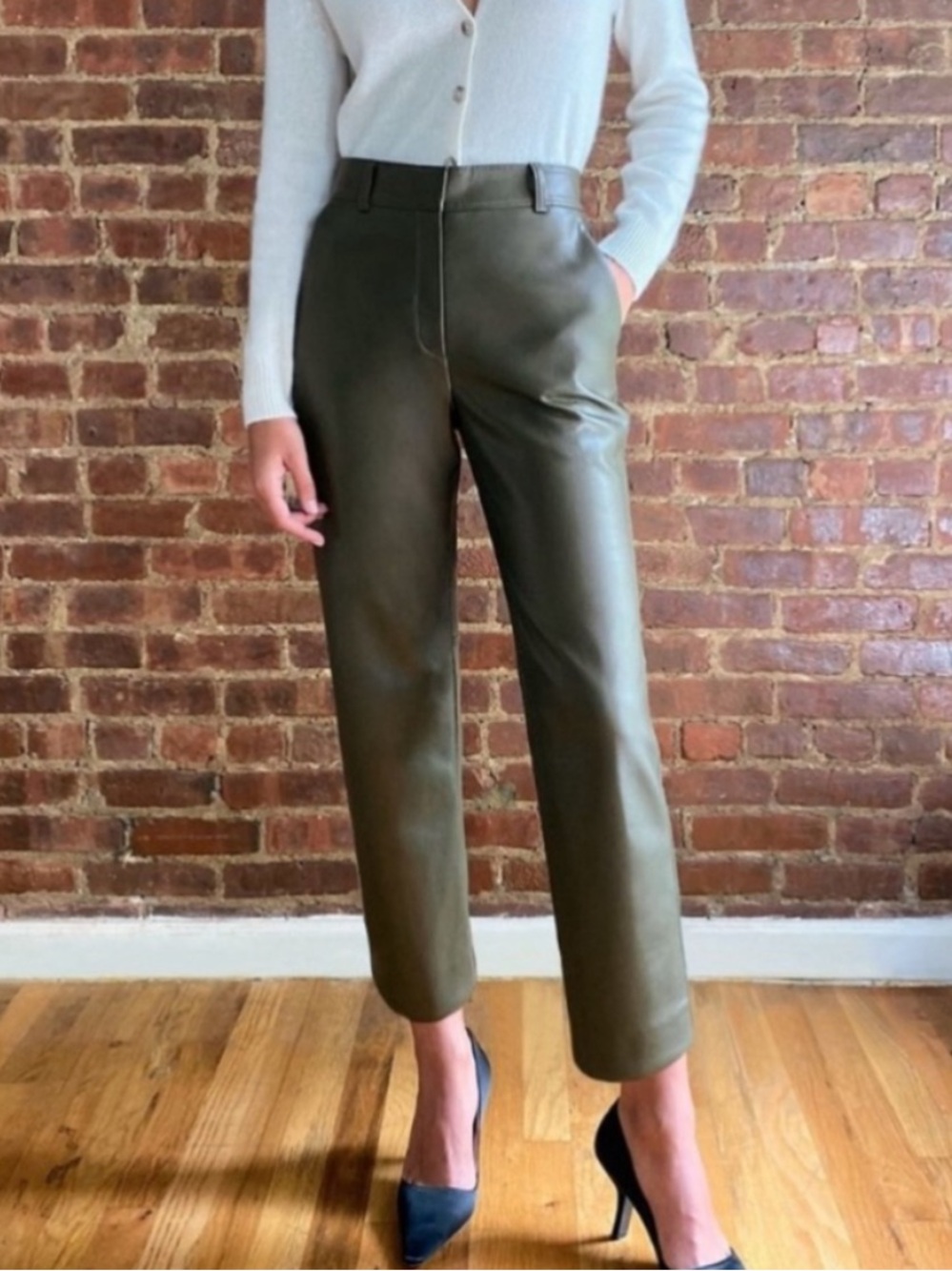 NWT Aritzia Babaton Command Faux Leather Cropped Pants in Khaki Green Sz